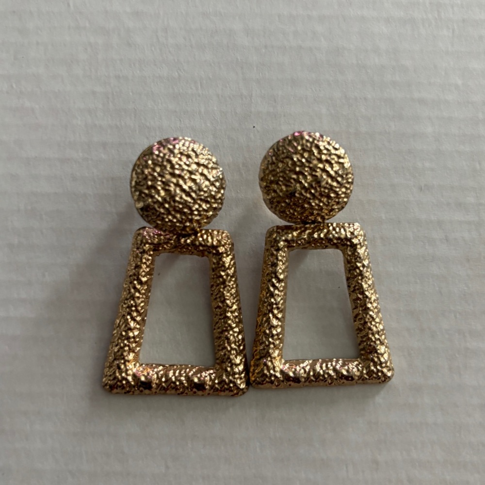 Gold door knocker textured drop earrings